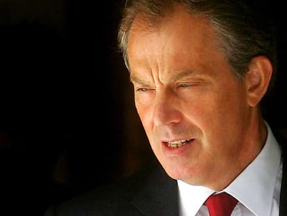 El primer ministro británico, Tony Blair, ayer antes de la sesión del Parlamento.
