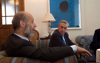 El secretario de Estado de Energía, José Domínguez Abascal, junto al presidente de la CNMC, José María Marín Quemada, la Universidad Internacional Menéndez Pelayo (UIMP) en Santander en 2018.