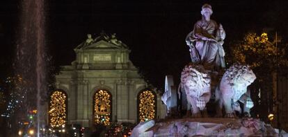 La Cibeles, con sus luces de navidad.
