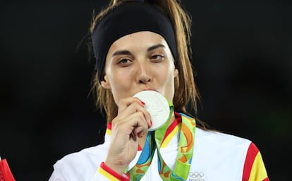 Eva Calvo, con la medalla de plata conseguida en -57kg.
