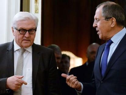 Sergei Lavrov, ministro de Exteriores ruso, habla con Frank-Walter Steinmeier, su homólogo alemán.