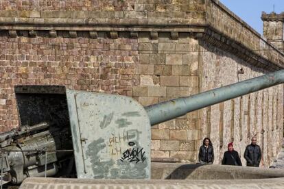 Cañones en Montjuïc, una constante en la historia de la montaña barcelonesa.
