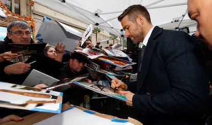 Numerosos fans del actor acudieron hasta el conocido paseo de Hollywood para conseguir una foto y un autógrafo del actor.