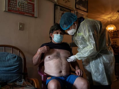 Paramédicos voluntarios, una esperanza para los venezolanos con la covid-19
