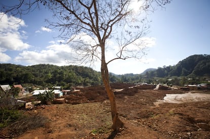 Vista actual de La Pintada (Atoyac de &Aacute;lvarez) desde el cerro derrumbado en septiembre de 2013.