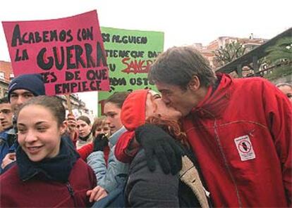 Manifestación contra la guerra celebrada ayer por estudiantes de Santa Coloma de Gramanet.