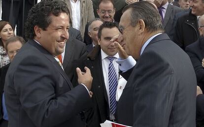 Carlos Fabra con el actual presidente de la Diputaci&oacute;n de Castell&oacute;n, Javier Moliner, en diciembre de 2011.