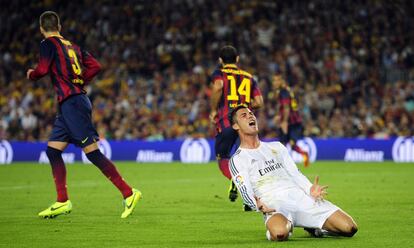 El futbolista portugués reacciona durante una decisión arbitral durante el encuentro frente al Barcelona celebrado el 26 de octubre de 2013 en el Camp Nou.