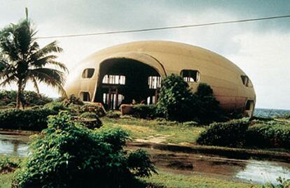 Imagen de <i>Casa burbuja</i> (1999), película de 16 mm de Tacita Dean.