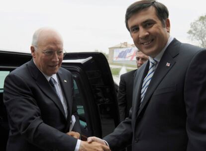 El presidente georgiano recibe al vicepresidente estadounidense en Tbilisi.