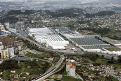 Vista aérea de la planta de PSA Peugeot Citroën en Vigo (Pontevedra). EFE/Archivo