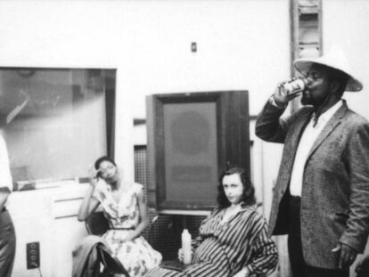 Desde la derecha, Monk, Nica Rothschild y Nellie, esposa del pianista, en 1959 en la grabaci&oacute;n.