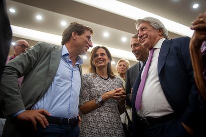 El alcalde Jose Luis Martnez Almeida, la directora Magdalena Olivera Serrano y el presidente del Atltico de Madrid Enrique Cerezo.