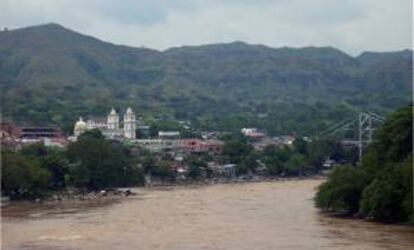 Fotografía del río Magdalena a su paso por la localidad de Honda en el centro de Colombia. EFE/Archivo
