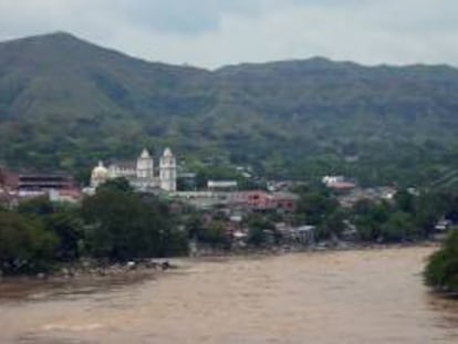 Fotografía del río Magdalena a su paso por la localidad de Honda en el centro de Colombia. EFE/Archivo