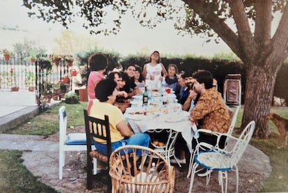 Reunión familiar en la finca de Boadilla del Monte, Madrid, de María Pindado y Argimiro Rubio antes de que fuera expropiada.