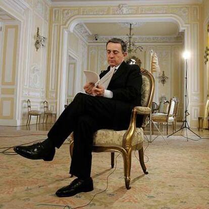 El presidente colombiano, Álvaro Uribe, en el palacio de Gobierno.