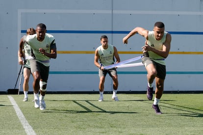 Modric, Alaba, Lucas Vázquez y Mbappé, este sábado entrenando en Valdebebas.