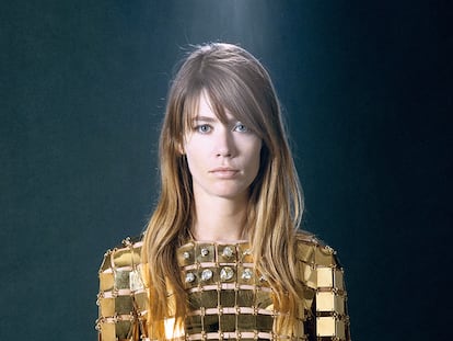 Françoise Hardy, en mayo de 1968, con un vestido del modista