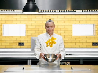 Cristian Palacio, cocinero y propietario del restaurante Gente Rara, en Zaragoza.