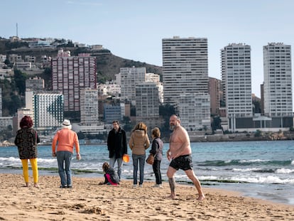 Turistas en Benidorm, en una imagen de diciembre.