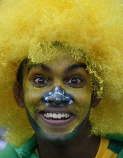 Un aficionado brasileño, durante el partido con Portugal celebrado en Durban, Sudáfrica.