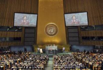 La presidenta de Brasil, Dilma Rousseff, pronuncia un discurso durante la inauguración de la 67 sesión de la Asamblea General de Naciones Unidas, en su sede de Nueva York, EE.UU., este 25 de septiembre.