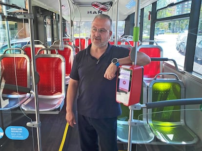Antonio Rodríguez, el conductor del autobús en el que ha nacido un bebé, este jueves en Valencia.