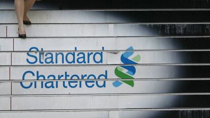 Escaleras de entrada a las oficinas de Standard Chartered en Hong Kong.