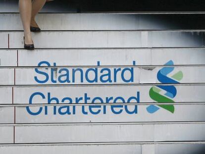 Escaleras de entrada a las oficinas de Standard Chartered en Hong Kong.