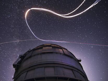 Lluvia de meteoros en el Roque de los Muchachos, 
 en la isla canaria de La Palma.