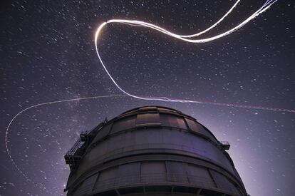 Lluvia de meteoros en el Roque de los Muchachos, 
 en la isla canaria de La Palma.