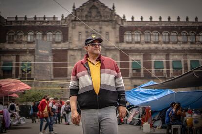 Gerardo Pérez en el zócalo de Ciudad de México.