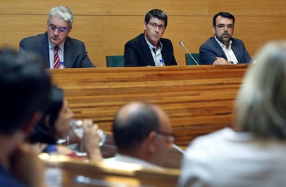 El presidente de la Diputación de Valencia, Jorge Rodríguez, en el centro, durante el pleno.