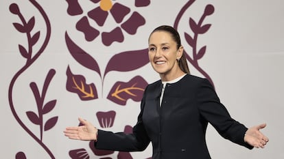 La presidenta de México, Claudia Sheinbaum, participa en una rueda de prensa este miércoles, en el Palacio Nacional, en Ciudad de México (México). 