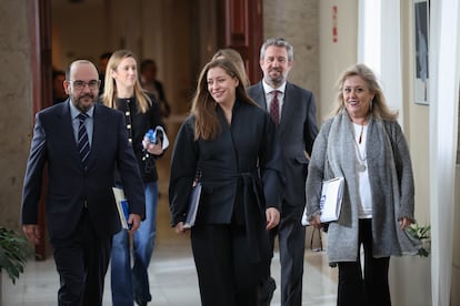 El PP se debate entre la cautela y la crítica por continuismo a la nueva fiscal general