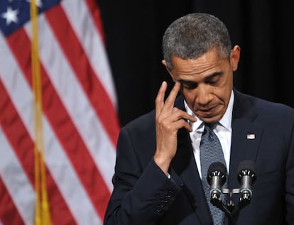 El presidente Obama se emociona durante el discurso que dio en Newtown en memoria de las víctimas. "No podemos tolerar tragedias como esta", dijo.