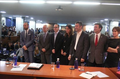 De izquierda a derecha, Ca&ntilde;as, Rodr&iacute;guez, Turull, mart&iacute;nez-Sampere, Amor&oacute;s, L&oacute;pez Tena y Camats.