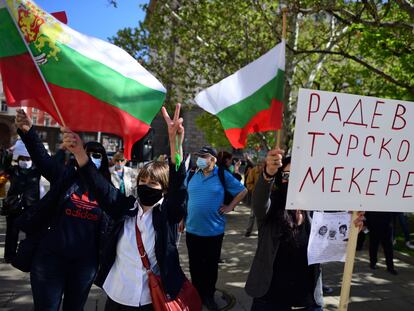 Protesta en Sofía después de que el presidente de Bulgaria, Rumen Radev, anunciara que disolverá el Parlamento.