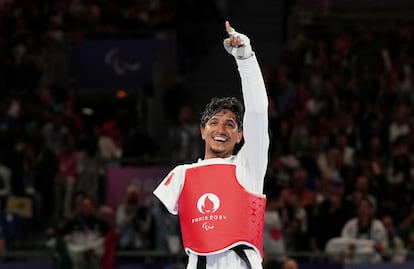 Juan Diego García López festeja tras ganarle al japonés Shunsuke Kubo, el 30 de agosto.