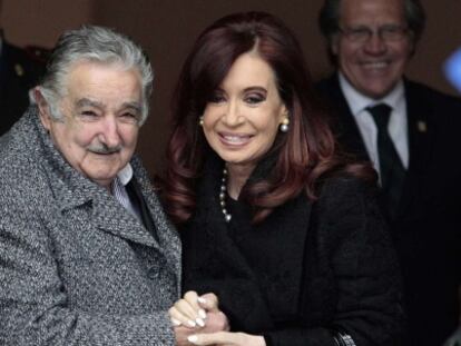 Jos&eacute; Mujica recibe a Cristina Fern&aacute;ndez.