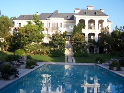 La lujosa mansión de Los Ángeles donde murió Michael Jackson en 2009.