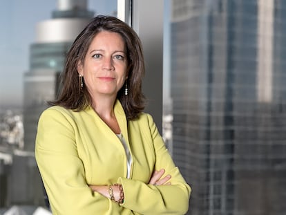 Carmen Alonso es la nueva directora ejecutiva de Card Dynamics. Cuenta con más de 25 años de experiencia en la industria tecnológica de pagos. Ha trabajado en Visa, donde ha sido directora general de España, directora general interina de Turquía o directora de desarrollo de negocio para el sur de Europa, entre otras funciones. También ha tenido puestos de relevancia en Banco Santander, MasterCard y ServiRed.