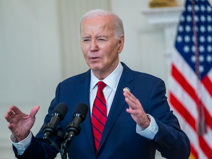 El presidente de EE UU, Joe Biden, anuncia la firma de la ley para la ayuda a Ucrania, Israel y Taiwán, el 24 de febrero en la Casa Blanca.