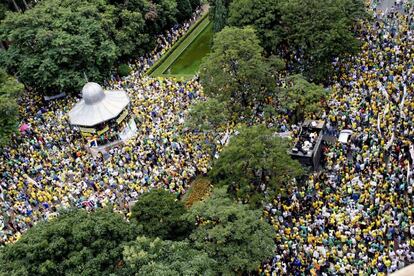 Protesto em Belo Horizonte começou na Praça da Liberdade, onde está o Palácio da Liberdade, sede simbólica do Governo de Minas.