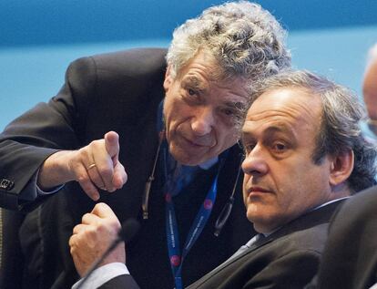 Villar señala el camino a Platini