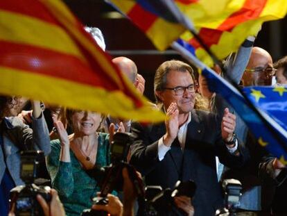 El presidente de la Generalitat, Artur Mas, comparece ante sus seguidires en Barcelona.