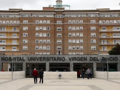 Fachada principal del Hospital Virgen del Rocio de Sevilla.