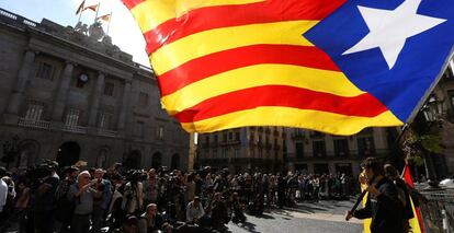 Ambiente ante el Palau de la Generalitat.