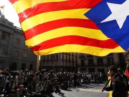 Ambiente ante el Palau de la Generalitat.